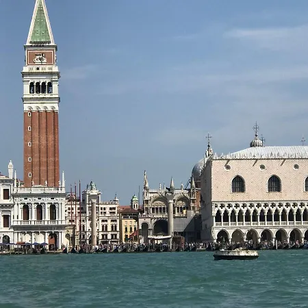 Lions Guest house Venice