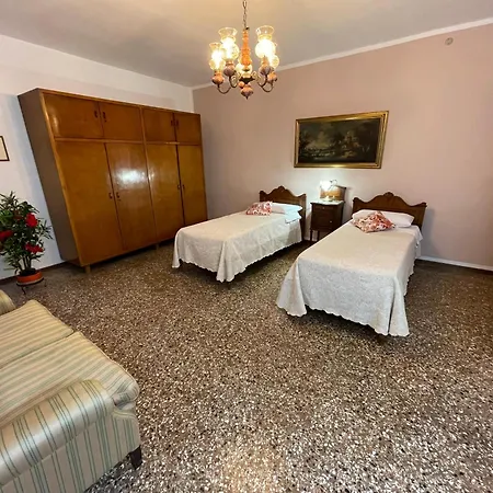Lions Guest house Venice