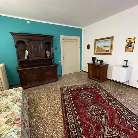 Lions Guest house Venice