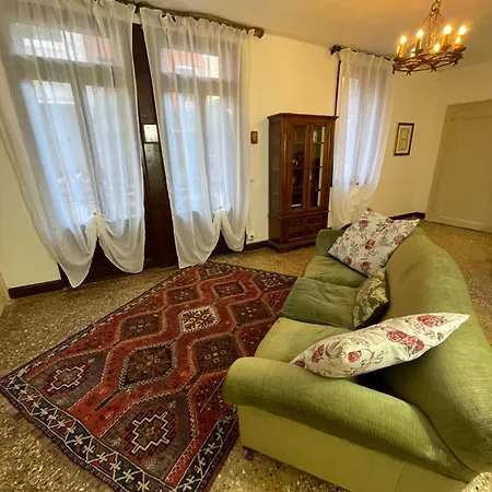 Lions Guest house Venice