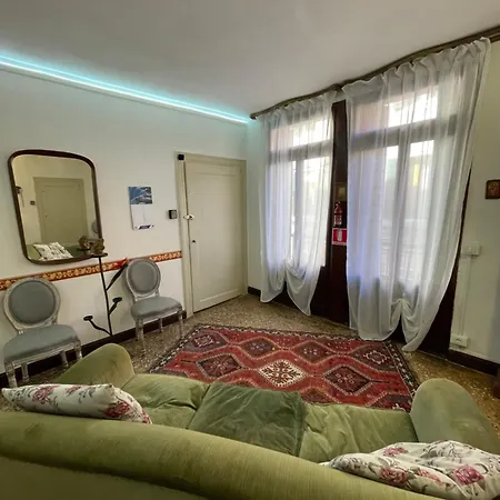 Lions Guest house Venice